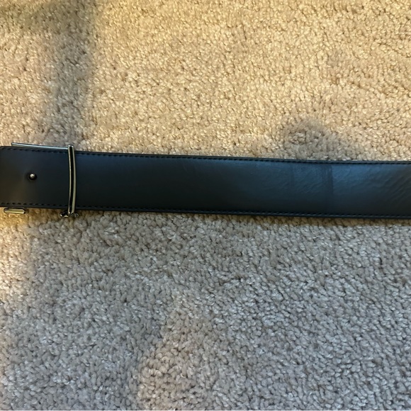 Men’s BLK Louis Vuitton reversible belt. Excellent condition with box and duster - Picture 4 of 9
